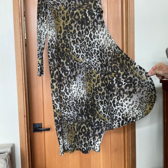 Hand designed in fabulous fabric…size small - Picture 3 of 5